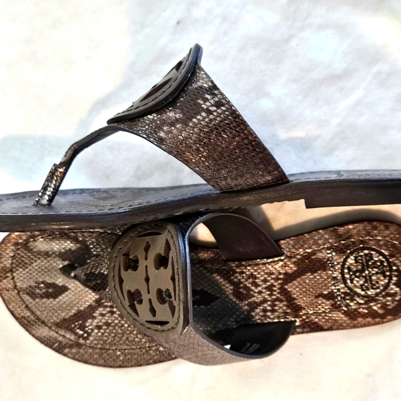 Tory Burch Louisa Flat Thong Metalic Diamond Back Print Leather 5.5. Like new. - Picture 5 of 8